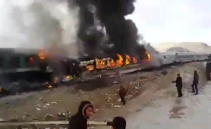 İran'da trenler çarpıştı: 15 ölü