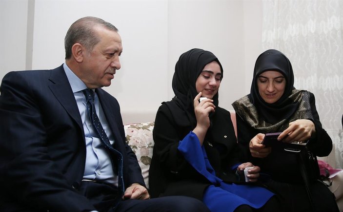 Cumhurbaşkanı Erdoğan 15 Temmuz şehidinin evinde