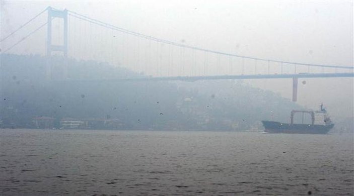 İstanbul Boğazı'nda sabah saatlerinde sis etkili oldu