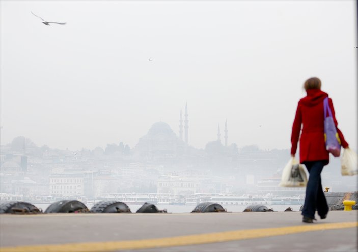 İstanbul Boğazı'nda sabah saatlerinde sis etkili oldu