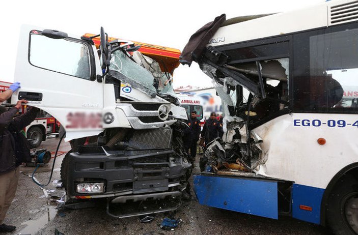 Ankara'da hafriyat kamyonu ile otobüs kafa kafaya çarpıştı