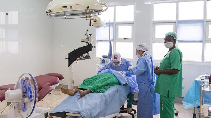 Yeryüzü Doktorları Uganda'da yüzlerce hastaya umut oldu