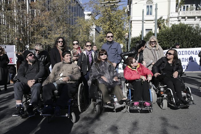 Yunanistan'da engellilerden kemer sıkma protestosu