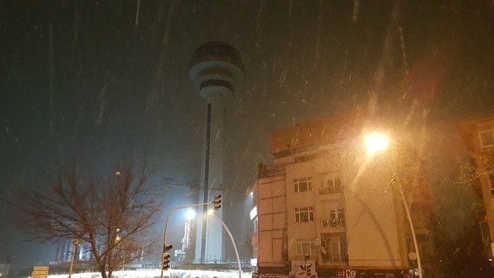 Ankara'da kar yağdı