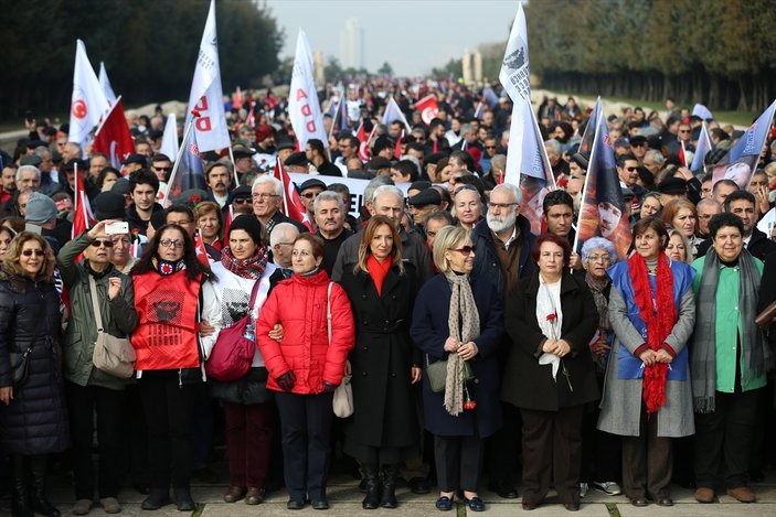 Anıtkabir'de başkanlık protestosu