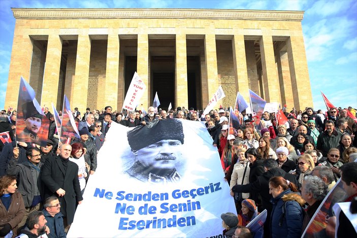 Anıtkabir'de başkanlık protestosu