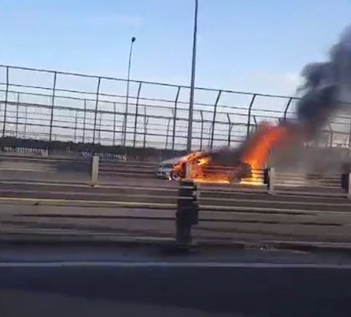 Haliç Köprüsü'nde araç yangını