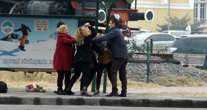 Kayseri'de kadınlar saç başa birbirine girdi
