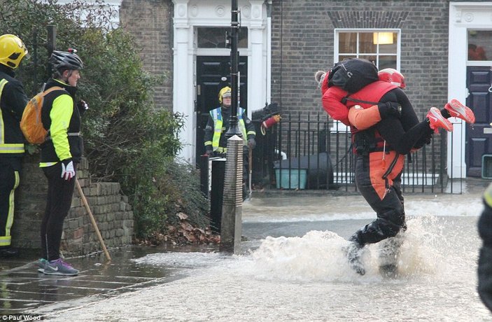 Kuzey Londra'da sel felaketi
