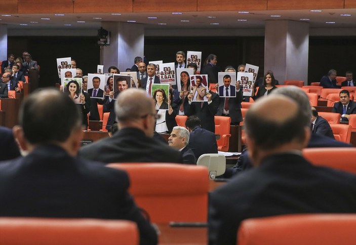 HDP'lilerin Meclis protestosu