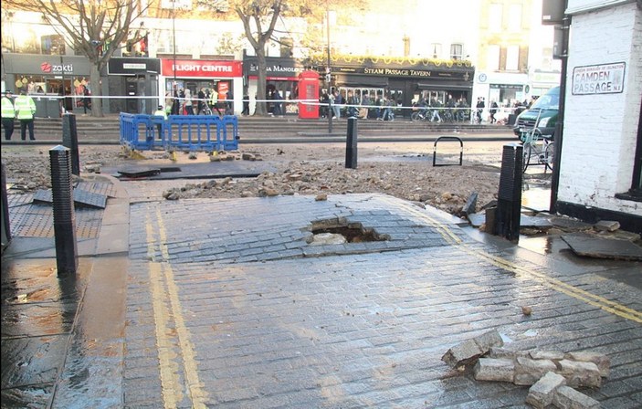 Kuzey Londra'da sel felaketi