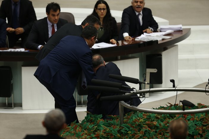 CHP'li vekil Levent Gök Meclis'te yere düştü