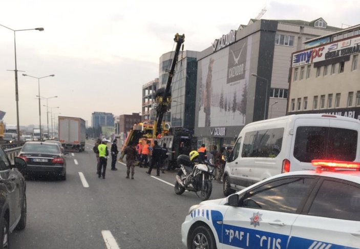 İstanbul'da zırhlı araç yan yattı: 3 polis yaralı