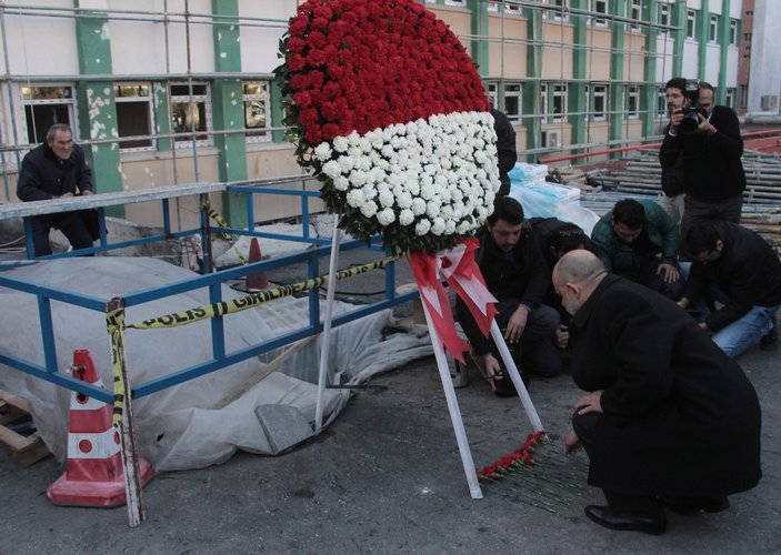 AB büyükelçileri terör kurbanları için çiçek bıraktı