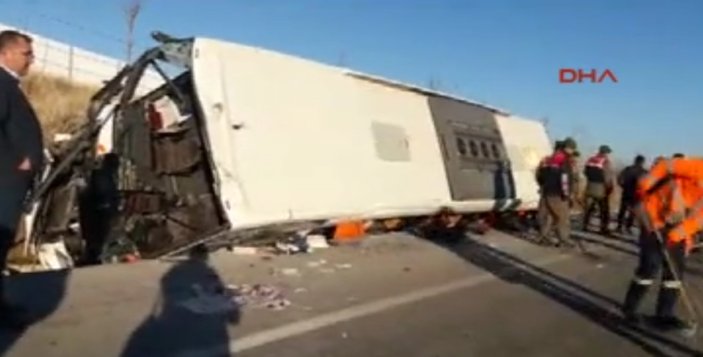 Afyonkarahisar'da otobüs devrildi: 25 yaralı