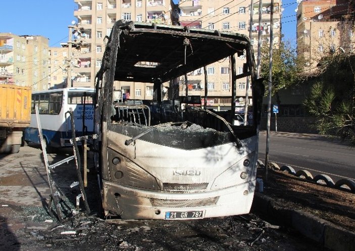 PKK sempatizanları Diyarbakır’da 3 otobüsü kundakladı