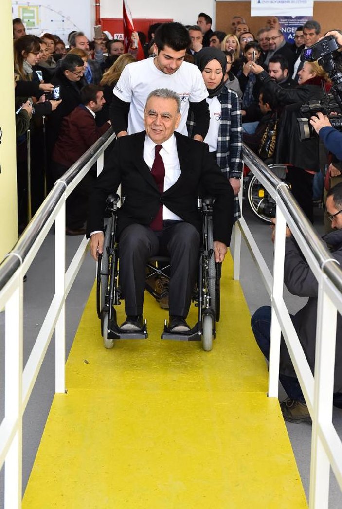İzmir'de 'Engelli Farkındalık Merkezi' açıldı
