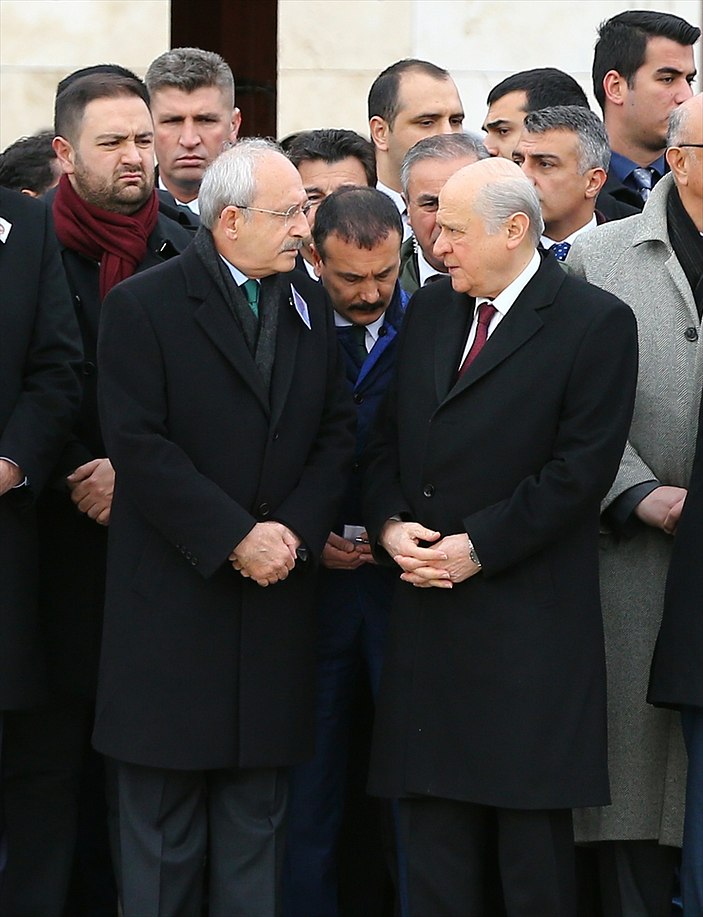 Şehit cenazesinde Bahçeli-Kılıçdaroğlu yan yana