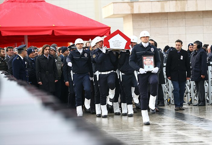 Şehit cenazesinde Bahçeli-Kılıçdaroğlu yan yana