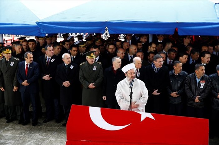 Şehit cenazesinde Bahçeli-Kılıçdaroğlu yan yana