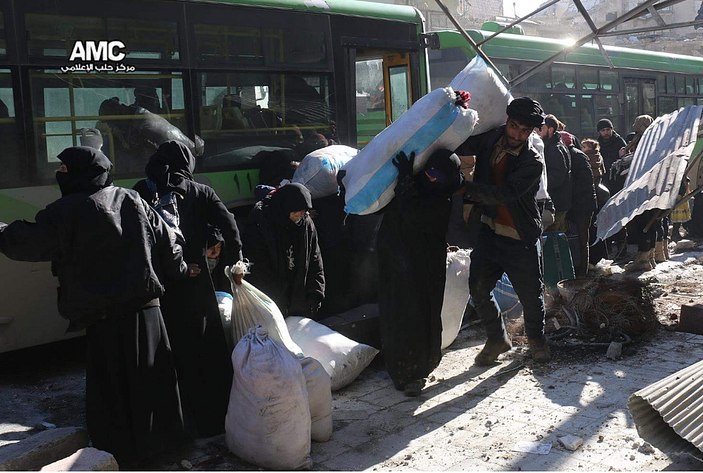 Halep'teki zulümden kurtulan ilk konvoy