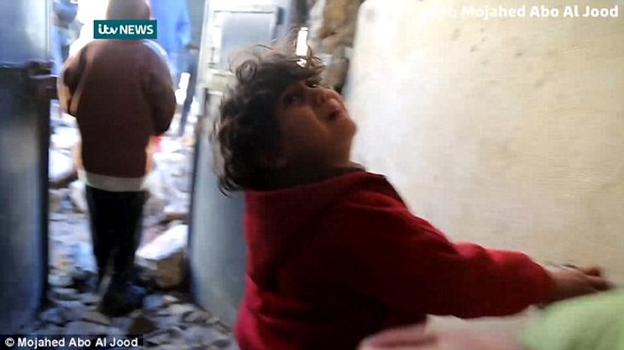 Şii milisler Halep'te çocuklara ateş ediyor