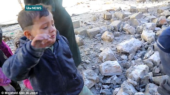 Şii milisler Halep'te çocuklara ateş ediyor