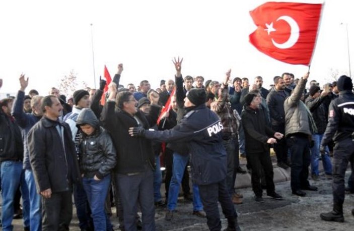 Kayseri halkı saldırının olduğu alana akın etti