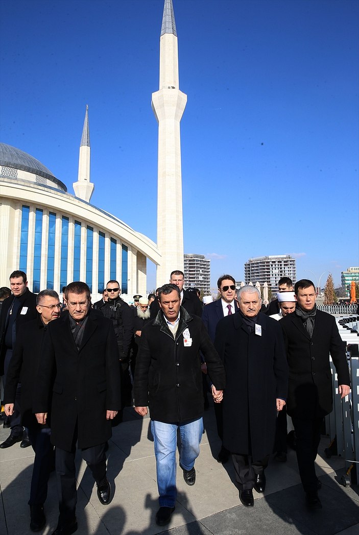 Liderler şehit cenazesinde bir araya geldi