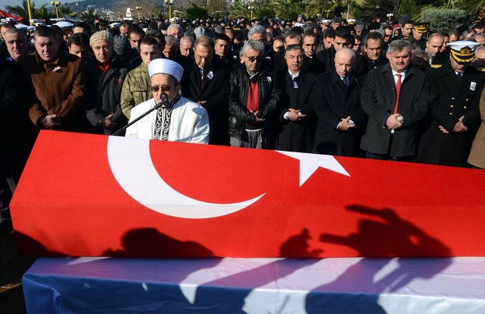 Şehit annesinin ayakları havluyla sarıldı