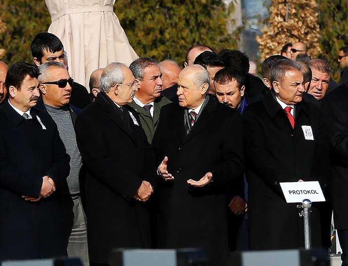 Şehit cenazesinde Bahçeli-Kılıçdaroğlu yan yana