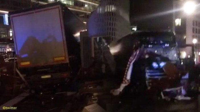 Berlin'de Noel pazarına kamyon girdi: 12 ölü