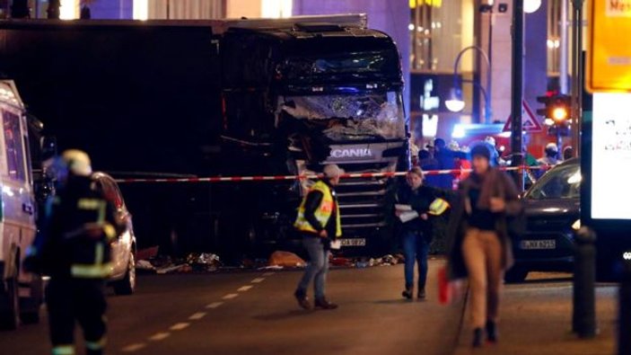 Berlin'de Noel pazarına kamyon girdi: 12 ölü