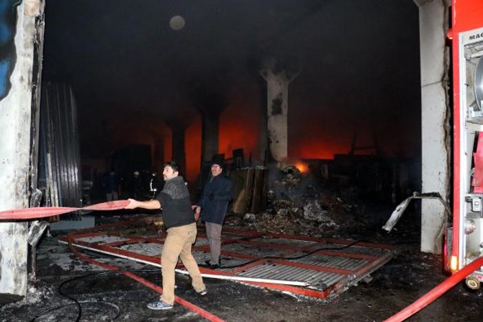 Samsun'da cam ve alüminyun fabrikasında yangın