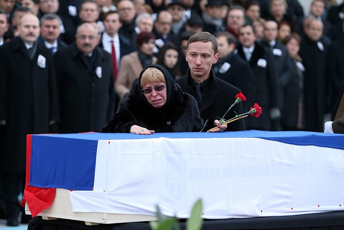 Marina Karlov'un eşine vedası