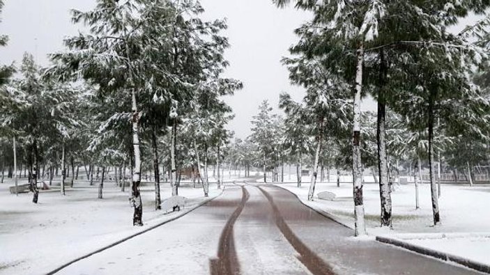 Antalya'ya 23 yıl sonra kar yağdı