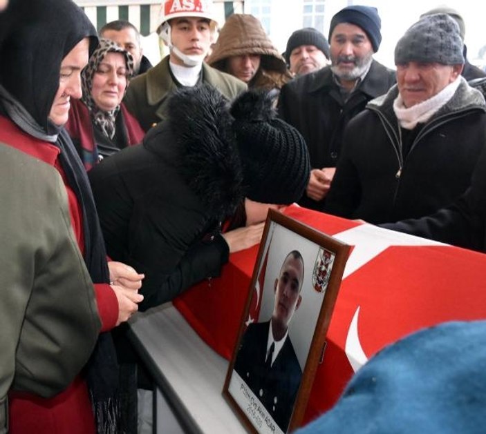 El Bab şehidi Akın Acar'a annesinin yürek yakan vedası