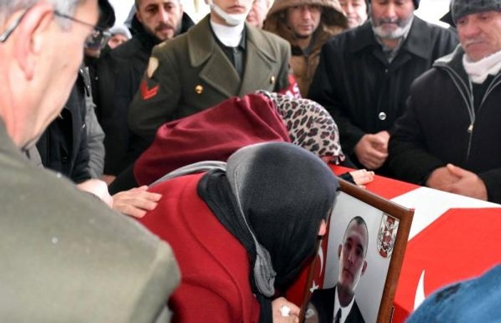 El Bab şehidi Akın Acar'a annesinin yürek yakan vedası