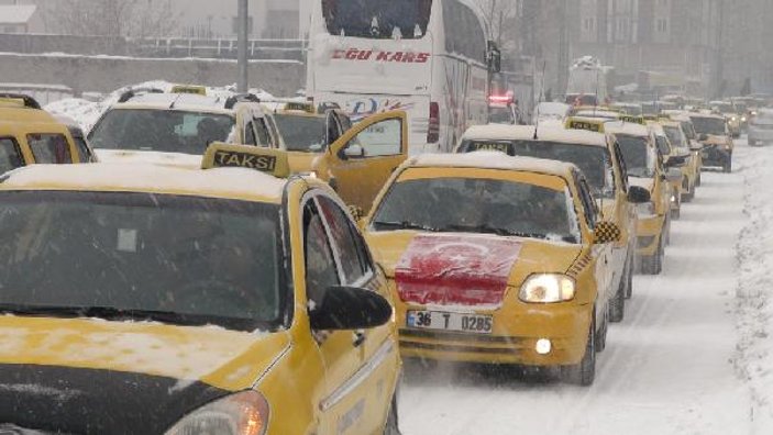 Kars'ta taksicilerden teröre tepki konvoyu