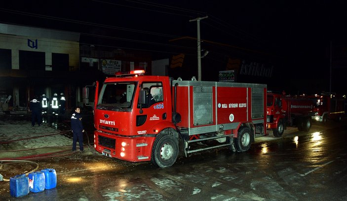 Muğla'da yapı markette yangın