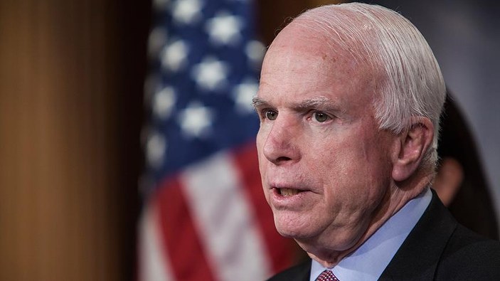 McCain: Obama kadın ve çocukların ölümünü seyretti