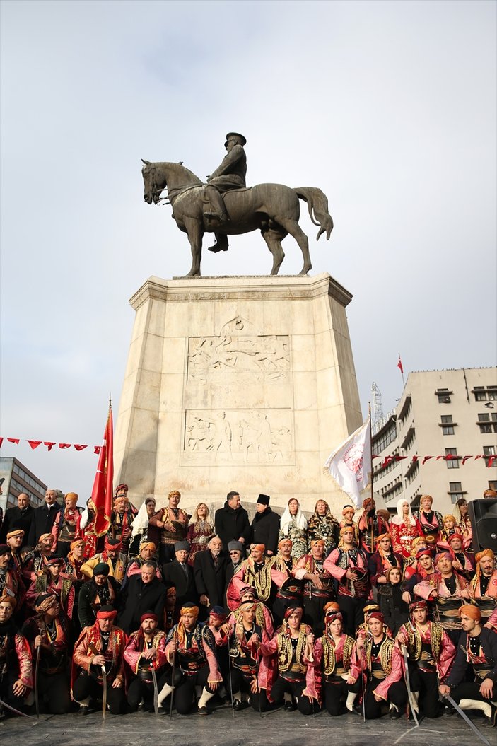 Ankara'da Atatürk'ü anma töreni