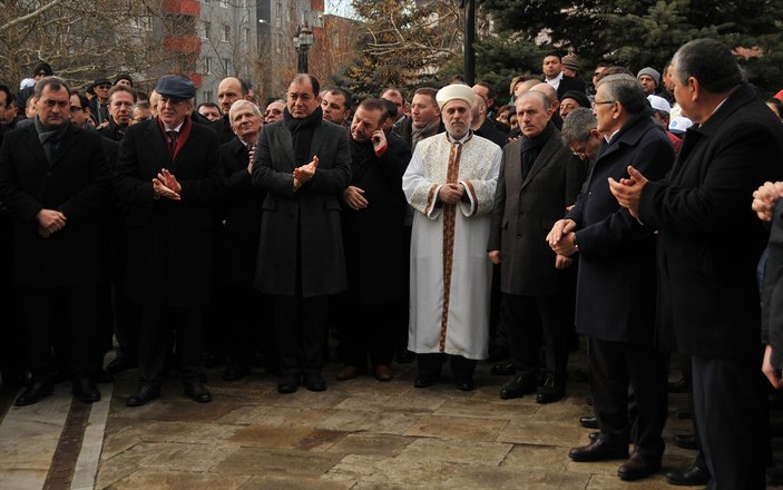 Bulgaristan’da 32 yıl önce öldürülen Türkler anıldı