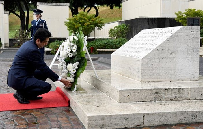 Obama ile Şinzo Abe Pearl Harbor'da buluştu