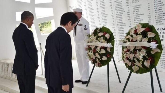 Obama ile Şinzo Abe Pearl Harbor'da buluştu