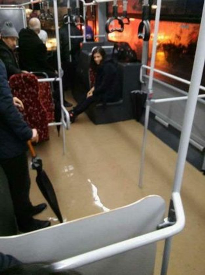Mersin'de otobüsler sular içinde kaldı