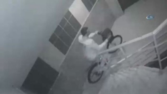 Antalya'da hırsız bisikleti bırakıp motosikleti çaldı