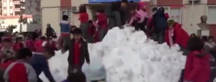 Öğrenciler için Toroslar'dan kar getirildi