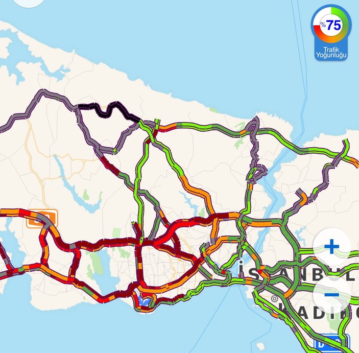 Karla birlikte İstanbul'da trafik felç oldu