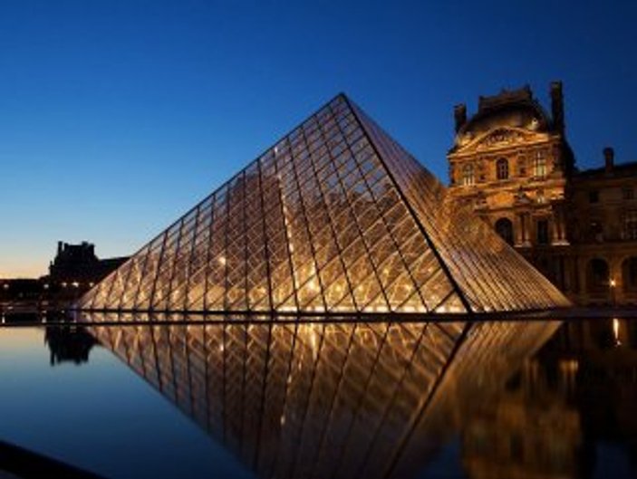 Saldırılar Louvre müzesini de vurdu